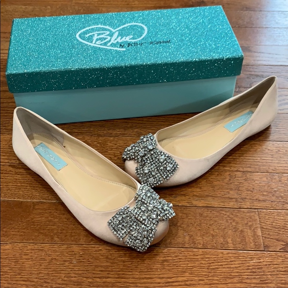 Betsy Johnson Cream Satin Flats size 6.5